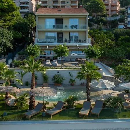 Palmezzo Beachfront With Heated Pool * טרוגיר