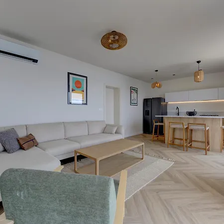 Lägenhet Palmezzo Beachfront With Heated Pool Trogir