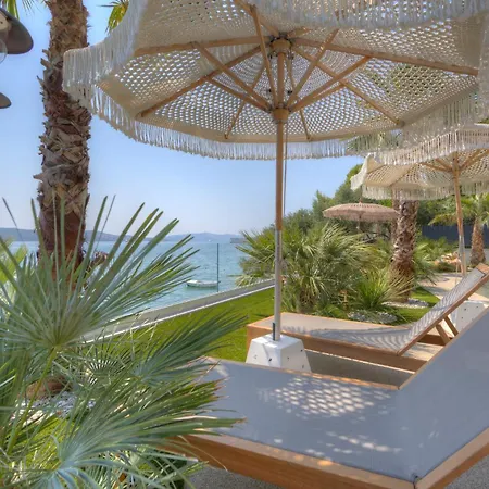 דירה Palmezzo Beachfront With Heated Pool טרוגיר
