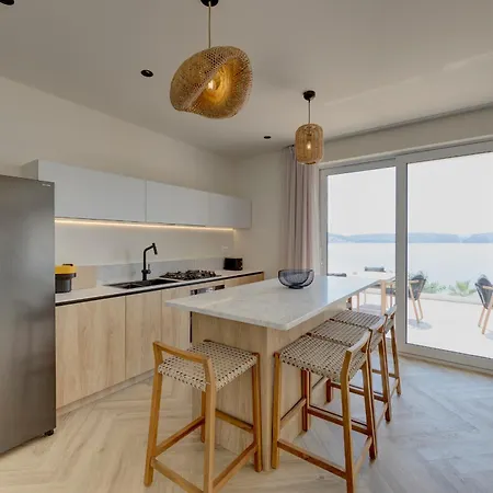 דירה Palmezzo Beachfront With Heated Pool טרוגיר