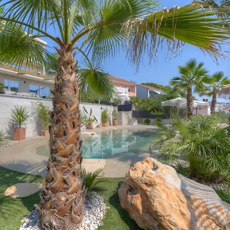 Lägenhet Palmezzo Beachfront With Heated Pool