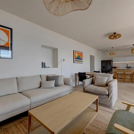 Palmezzo Beachfront With Heated Pool טרוגיר