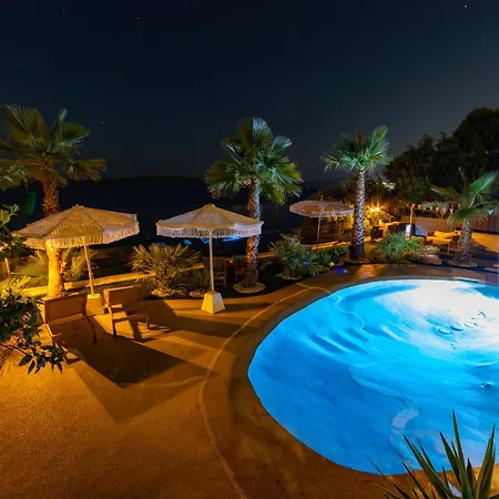דירה Palmezzo Beachfront With Heated Pool טרוגיר