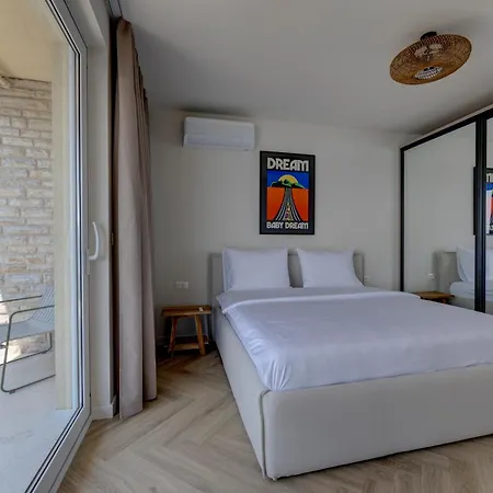 דירה Palmezzo Beachfront With Heated Pool טרוגיר