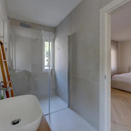 Palmezzo Beachfront With Heated Pool טרוגיר