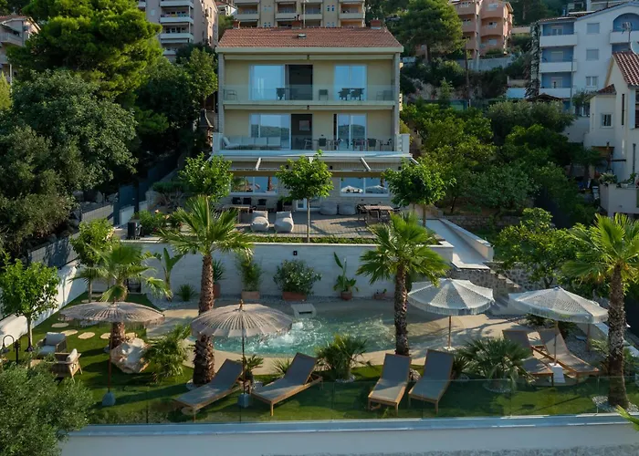 Palmezzo Beachfront With Heated Pool * Trogir