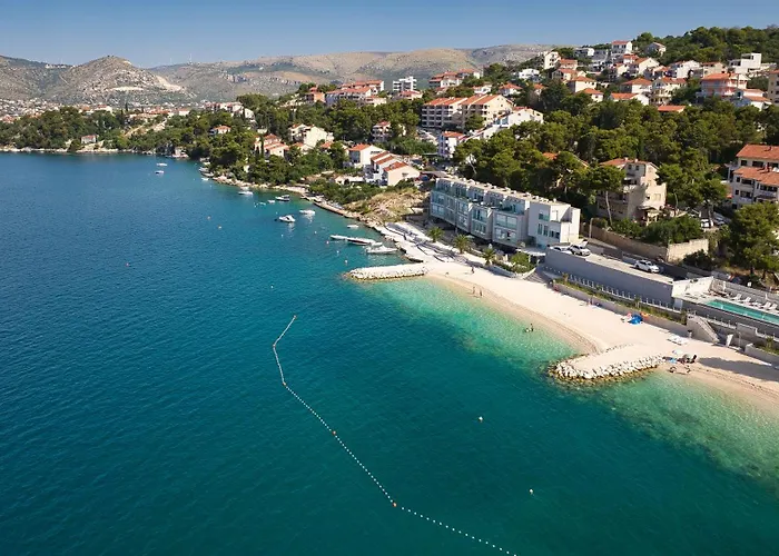 Palmezzo Beachfront With Heated Pool