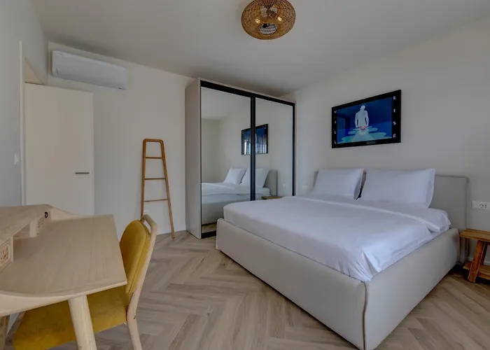 Palmezzo Beachfront With Heated Pool Apartman Trogir