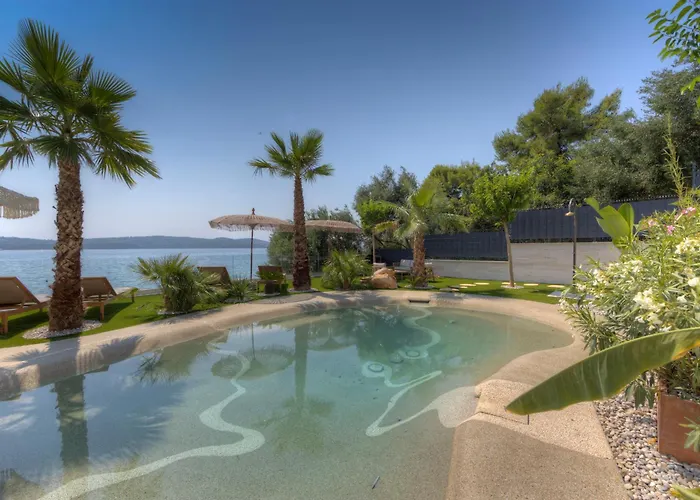 Apartman Palmezzo Beachfront With Heated Pool Trogir