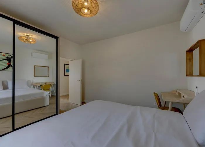 Palmezzo Beachfront With Heated Pool *