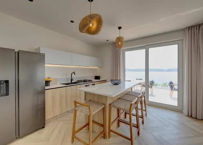 Apartman Palmezzo Beachfront With Heated Pool Trogir