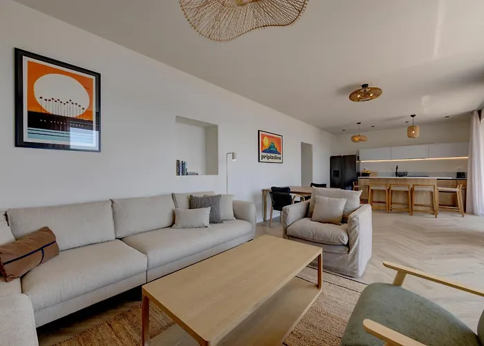 Palmezzo Beachfront With Heated Pool Trogir