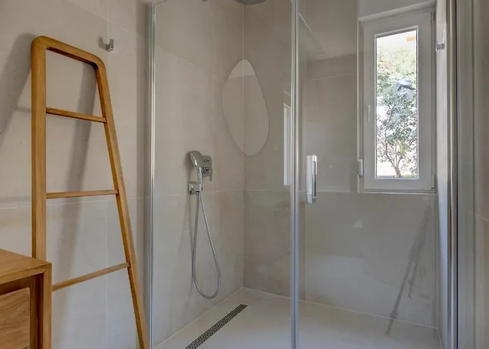 Palmezzo Beachfront With Heated Pool Apartman Trogir