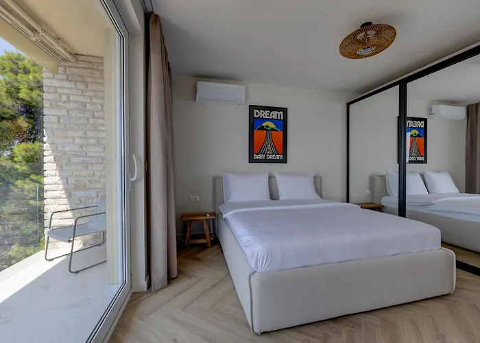 Apartman Palmezzo Beachfront With Heated Pool Trogir