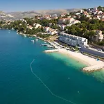 Palmezzo Beachfront With Heated Pool