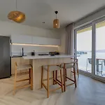 Daire Palmezzo Beachfront With Heated Pool Trogir