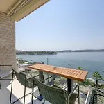 Palmezzo Beachfront With Heated Pool