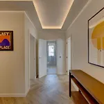 Daire Palmezzo Beachfront With Heated Pool Trogir