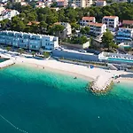 Daire Palmezzo Beachfront With Heated Pool