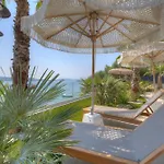 Daire Palmezzo Beachfront With Heated Pool Trogir
