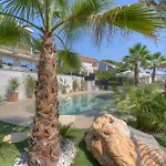 Daire Palmezzo Beachfront With Heated Pool