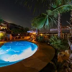 Daire Palmezzo Beachfront With Heated Pool *