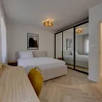 Palmezzo Beachfront With Heated Pool Daire Trogir