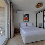 Daire Palmezzo Beachfront With Heated Pool Trogir