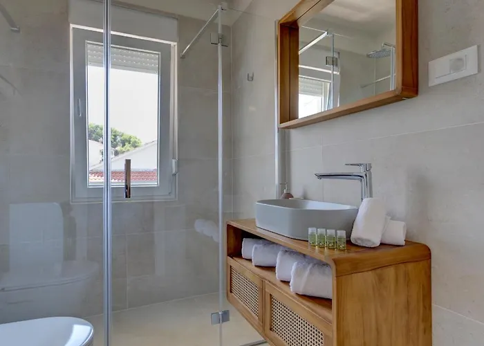 Palmezzo Beachfront With Heated Pool *