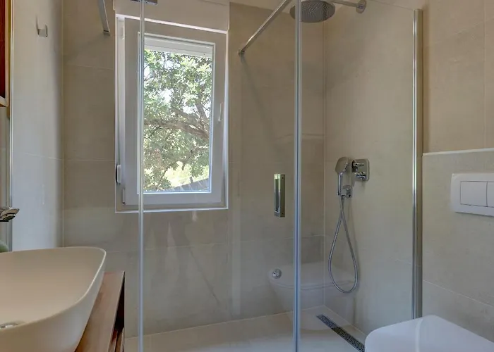 Palmezzo Beachfront With Heated Pool Διαμέρισμα *