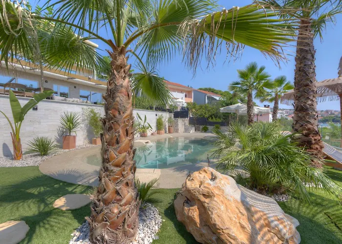 Διαμέρισμα Palmezzo Beachfront With Heated Pool