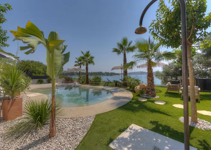 Διαμέρισμα Palmezzo Beachfront With Heated Pool Τρογκίρ