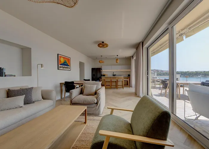 Palmezzo Beachfront With Heated Pool * 特罗吉尔