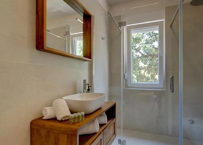 Palmezzo Beachfront With Heated Pool * 特罗吉尔