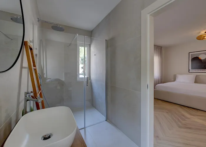 Palmezzo Beachfront With Heated Pool Τρογκίρ